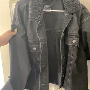✨ABERCROMBIE AND FITCH✨ Cropped Jean Jacket